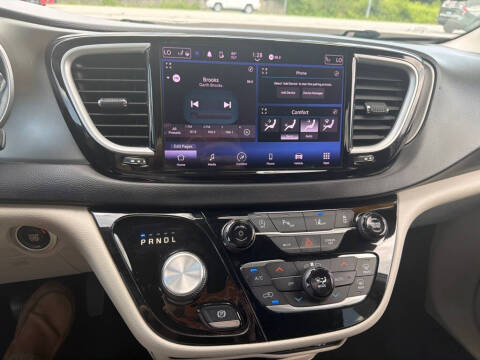 2022 Chrysler Pacifica Touring L