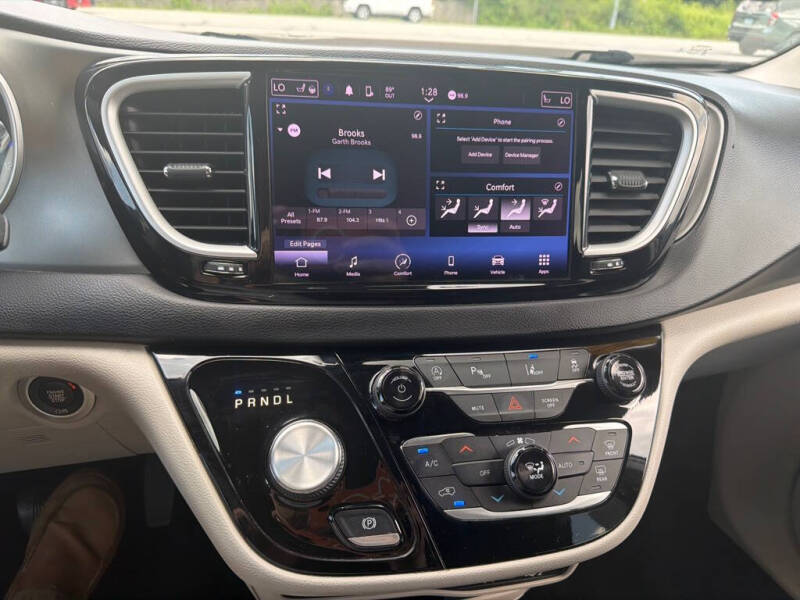 2022 Chrysler Pacifica Touring L