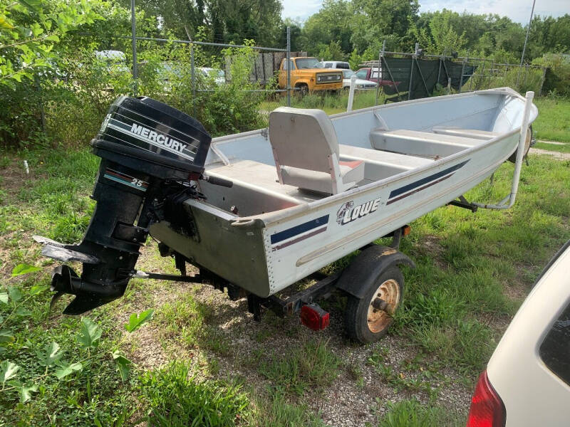 1993 Lowe Boats Fishing