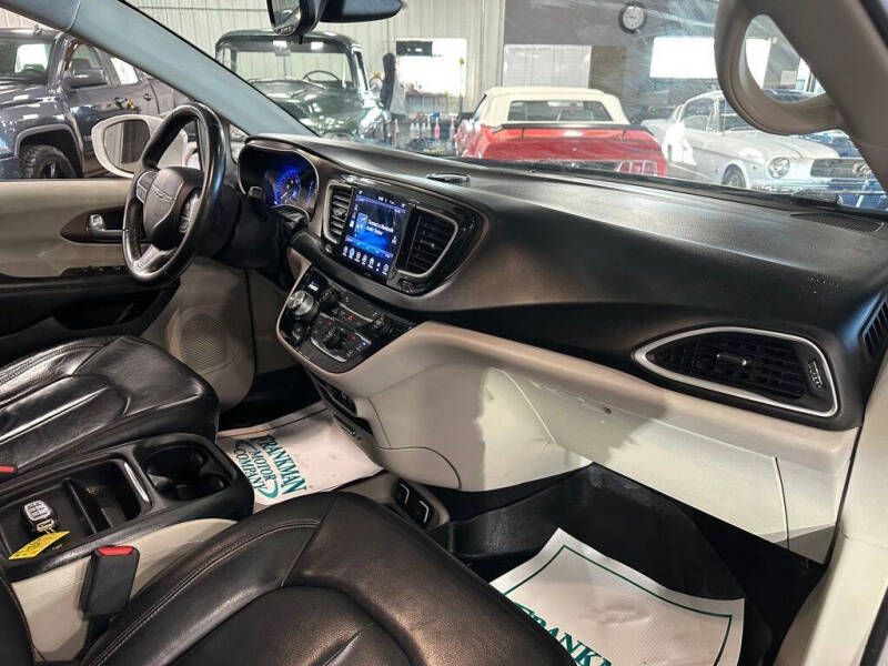 2017 Chrysler Pacifica Touring-L