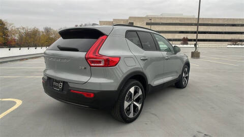 2025 Volvo XC40 B5 Plus Dark Theme