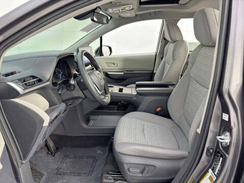 2021 Toyota Sienna LE 8-Passenger