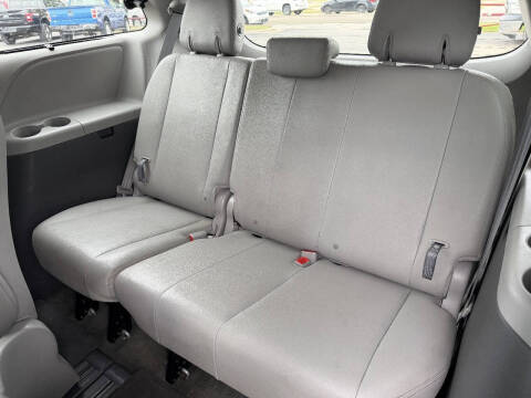 2016 Toyota Sienna XLE Premium 8-Passenger