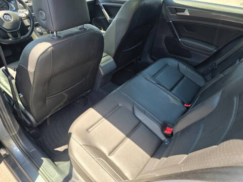 2019 Volkswagen Golf SE