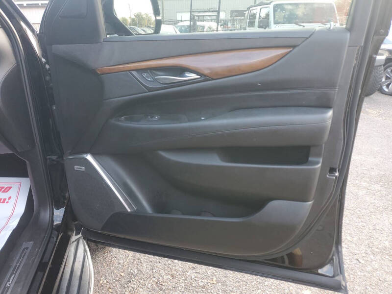 2017 Cadillac Escalade Standard