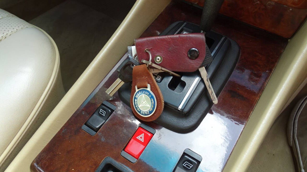 1985 Mercedes-Benz 380-Class 57