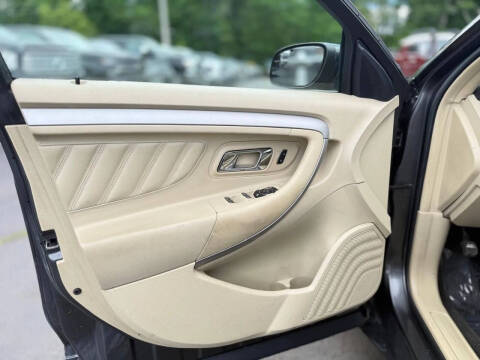 2017 Ford Taurus SEL