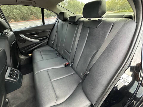 2015 BMW 3 Series 320i