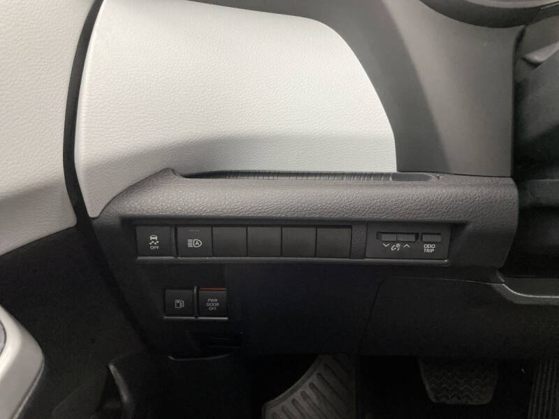 2025 Toyota Sienna LE 8-Passenger