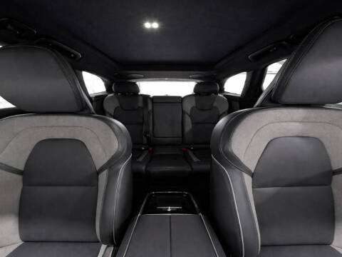 2022 Volvo XC60 B5 R-Design