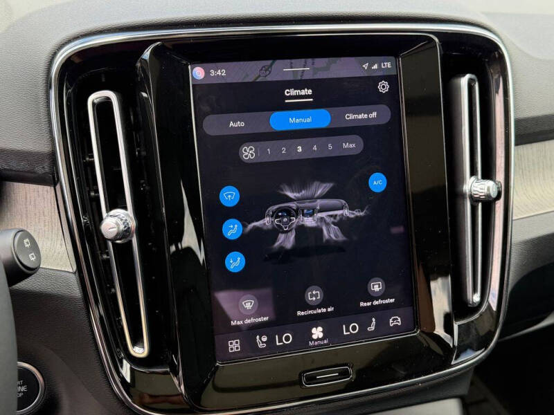 2023 Volvo XC40 B5 Plus Bright Theme