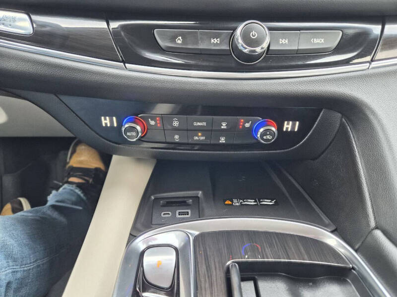 2024 Buick Enclave Essence