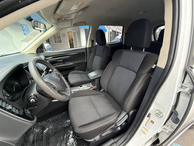 2020 Mitsubishi Outlander SE