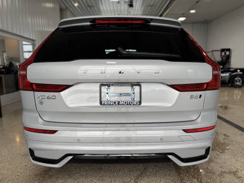 2024 Volvo XC60 B5 Core Dark Theme