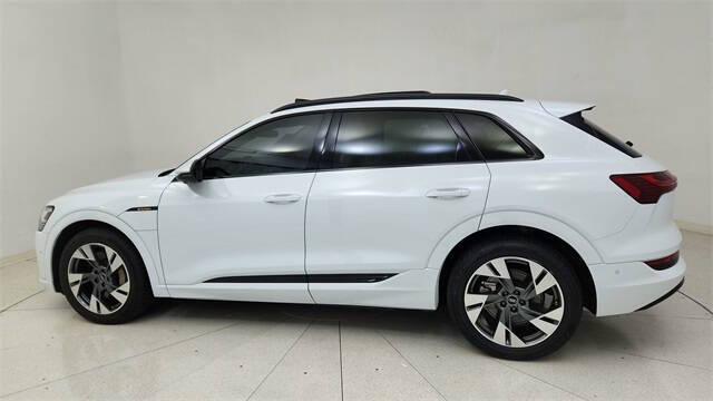 2022 Audi e-tron quattro Premium