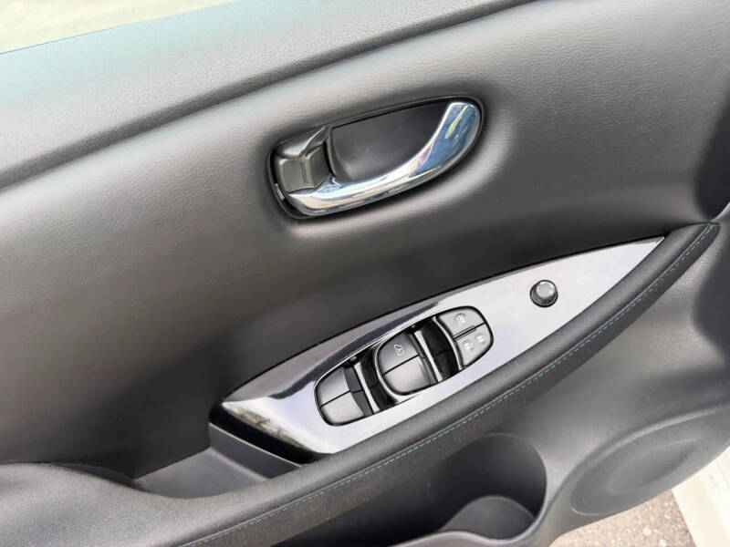 2022 Nissan LEAF SV