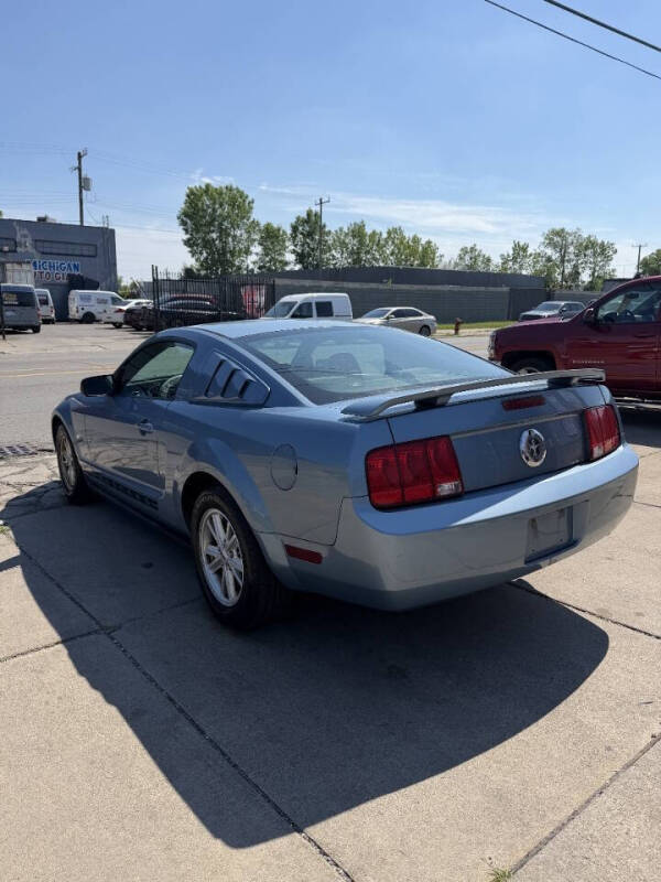2005 Ford Mustang V6 Deluxe