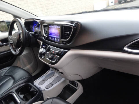 2017 Chrysler Pacifica Touring-L