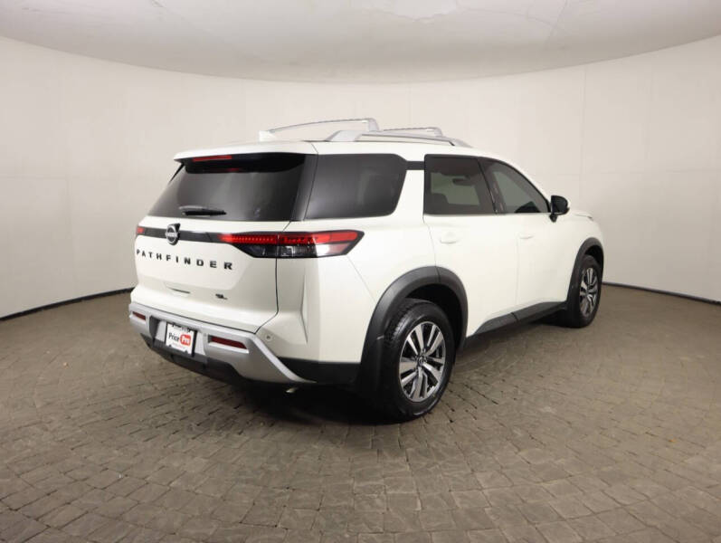 2024 Nissan Pathfinder SL