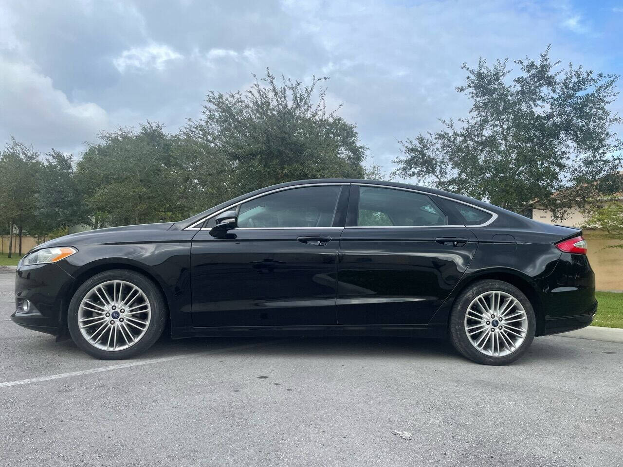 2016 FORD Fusion Sedan - $8,900