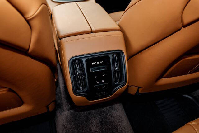 2025 Aston Martin DBX 707