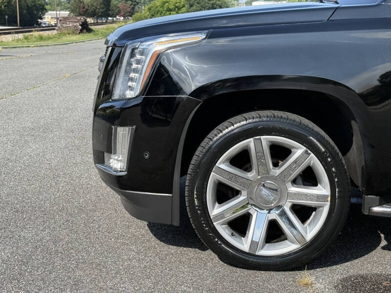 2017 Cadillac Escalade Luxury