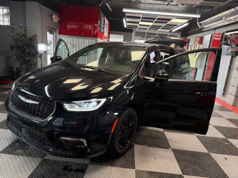 2025 Chrysler Pacifica Select