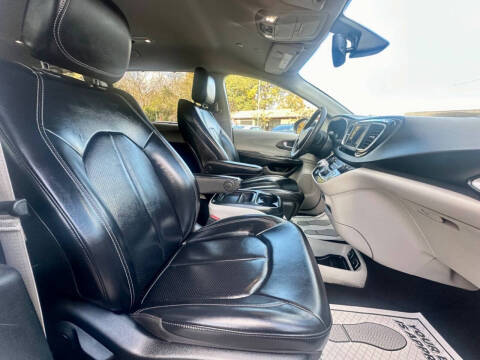 2020 Chrysler Voyager LXi