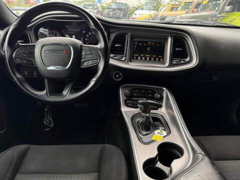 2021 Dodge Challenger SXT