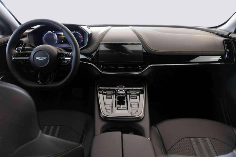 2025 Aston Martin DBX 707