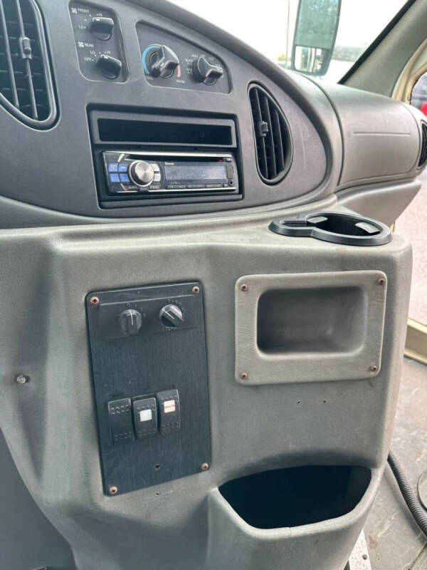 2005 Ford E-Series E-450 SD