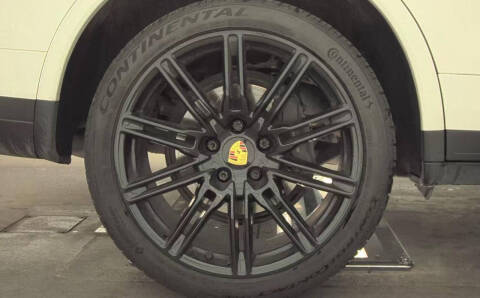 2017 Porsche Cayenne Platinum Edition