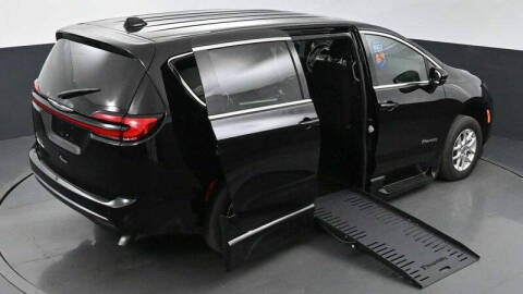 2024 Chrysler Pacifica Touring