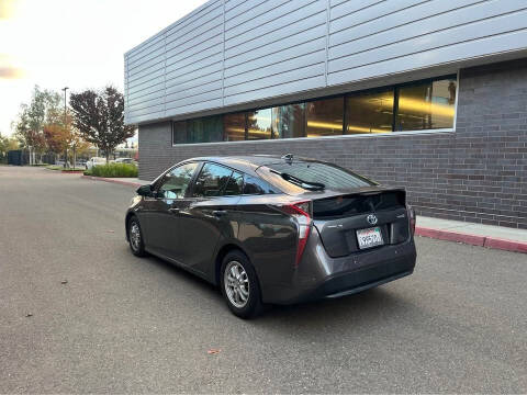 2017 Toyota Prius Two