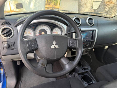 2008 Mitsubishi Raider LS