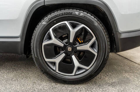 2024 Rivian R1S Adventure