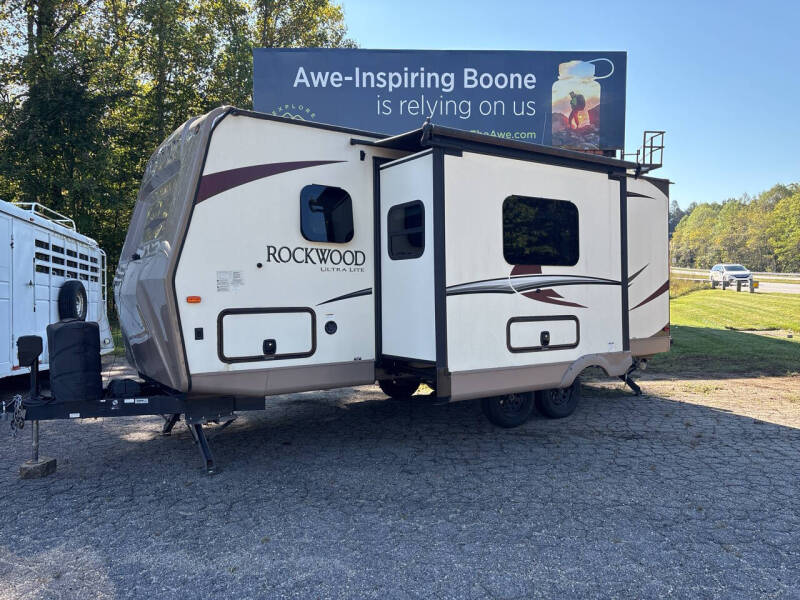 2017 Forest River Rockwood Ultra Lite