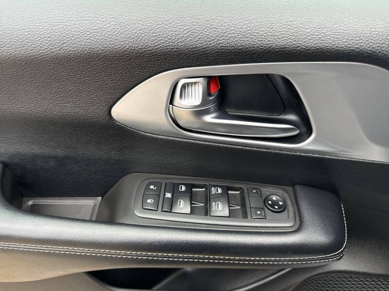 2019 Chrysler Pacifica Touring Plus photo 14