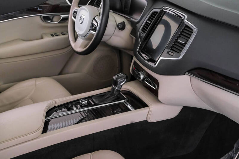 2019 Volvo XC90 T5 Momentum