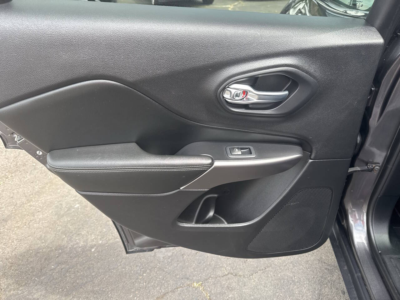 used 2020 Jeep Cherokee car, priced at $19,499