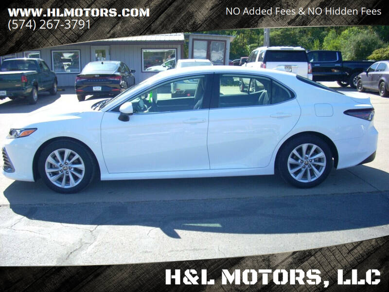 2022 Toyota Camry LE's photo