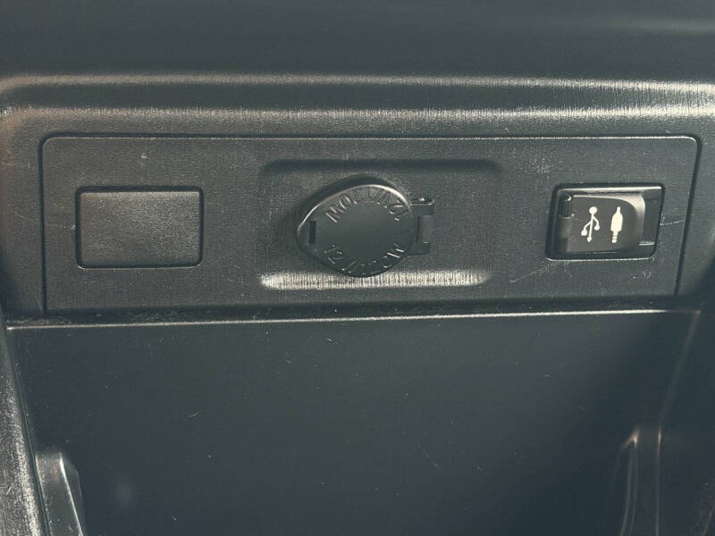 2017 Toyota Prius v Five