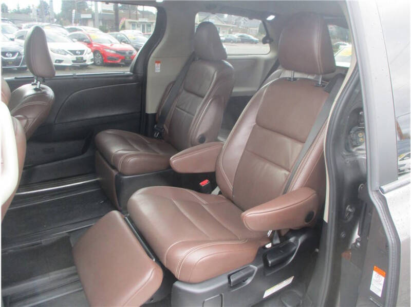 2015 Toyota Sienna Limited Premium 7-Passenger