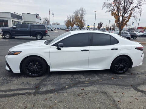 2022 Toyota Camry Hybrid SE
