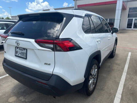 2020 Toyota RAV4 XLE Premium
