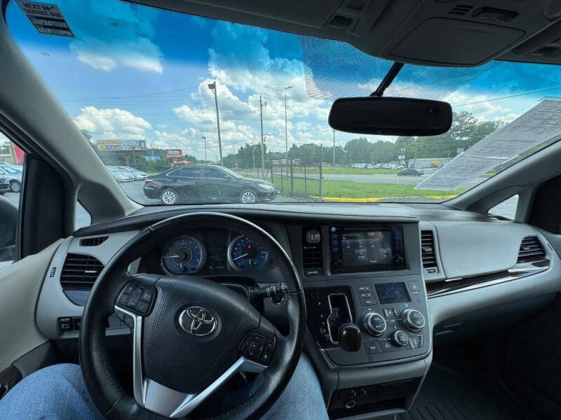 2016 Toyota Sienna XLE Premium 8-Passenger