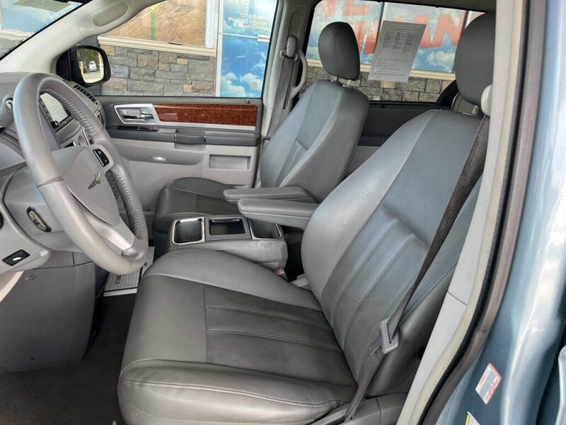 2009 Chrysler Town and Country Touring