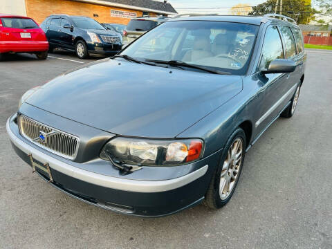 2004 Volvo V70 for sale at VENTURE MOTOR SPORTS in Chesapeake VA