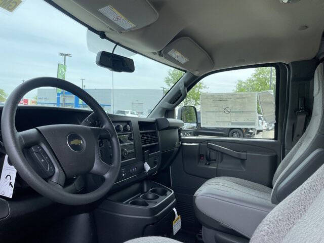 2025 Chevrolet Express 3500