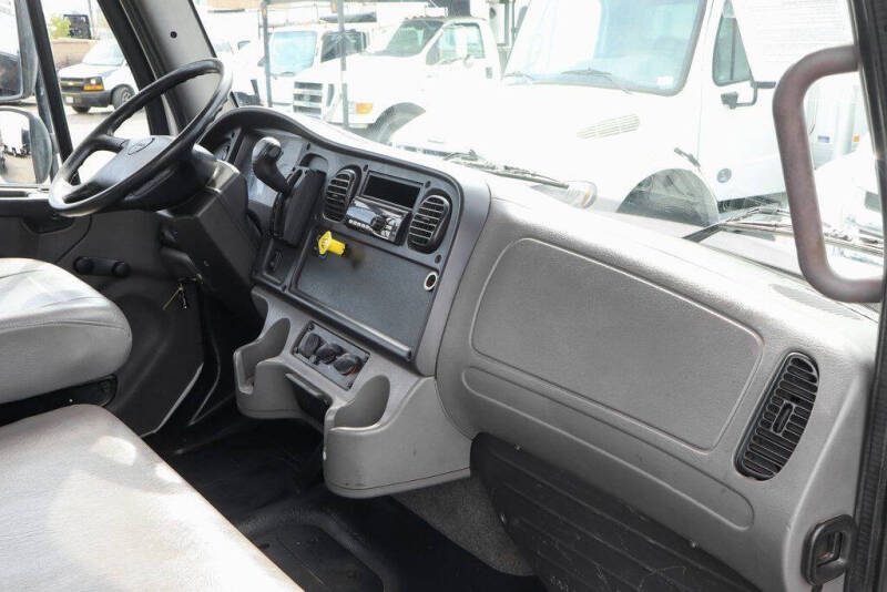 2019 Freightliner M2 106
